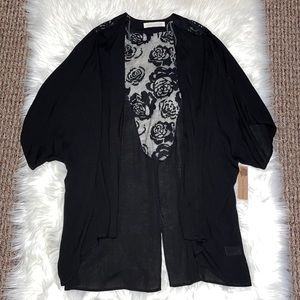 NWT Magnolia South black/lace kimono